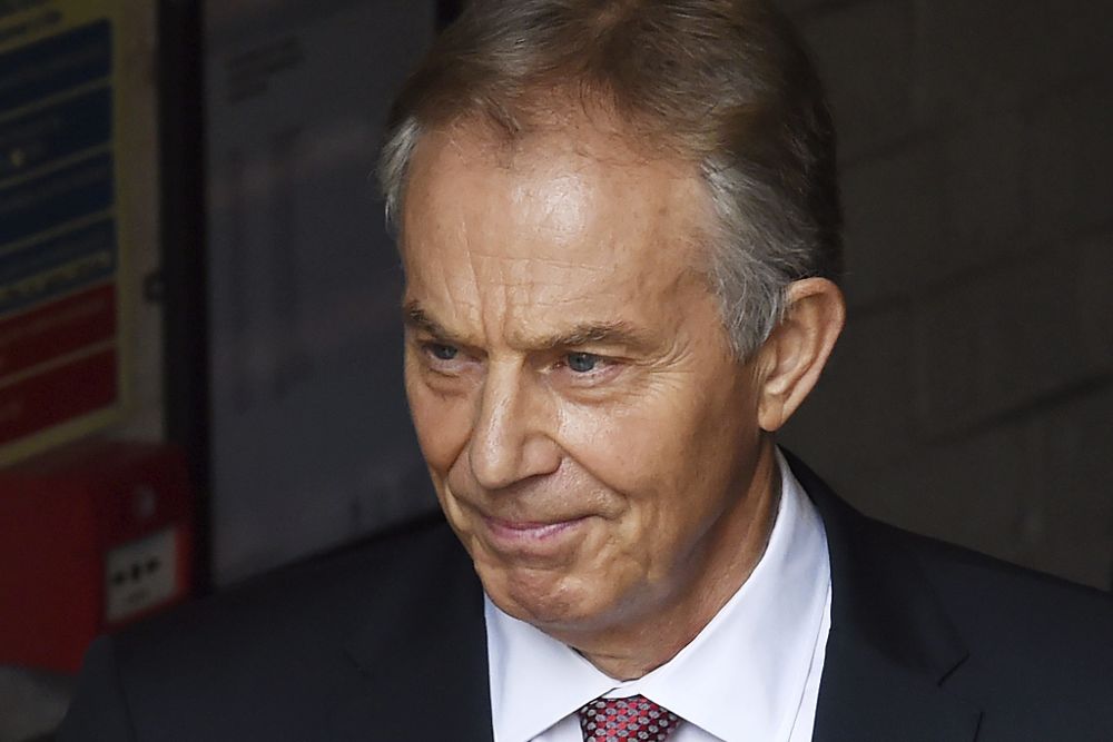 El ex primer ministro británico Tony Blair, ayer, llegando a la sede central de la campaña "Vote leave" después de conocerse la dimisión del actual primer ministro, David Cameron.