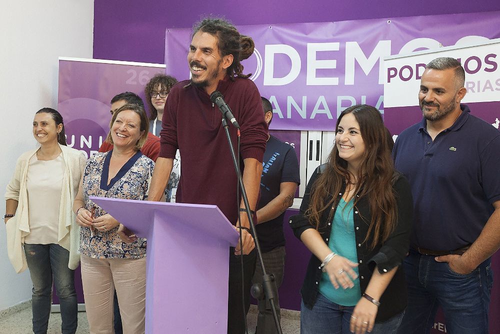 El cabeza de lista de Unidos Podemos al Congreso por Santa Cruz de Tenerife, Alberto Rodríguez, analiza en rueda de prensa los resultados electorales de las generales celebradas hoy.