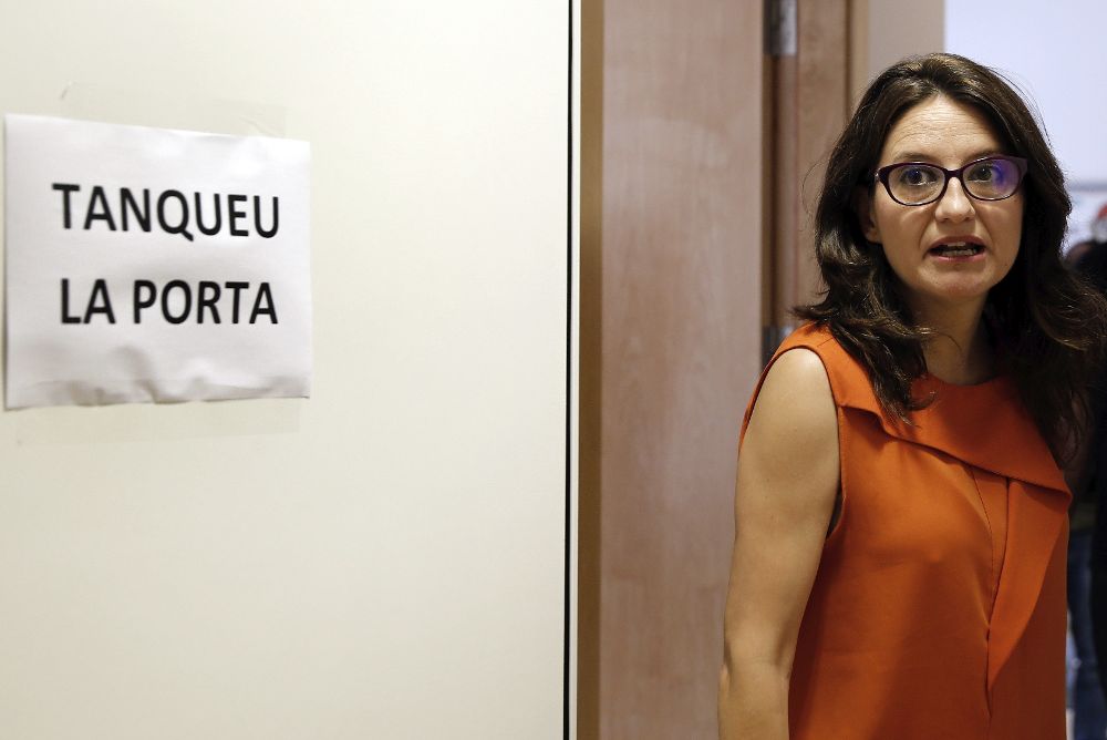 La lider de Compromís, Mónica Oltra, momentos antes de iniciarse la ejecutiva nacional convocada para analizar el resultado de las elecciones generales del 26J.