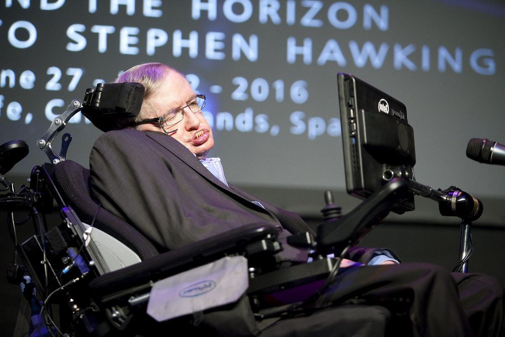 El físico británico Stephen Hawking pronuncia la charla "A Brief History of Mine" en la que hace un repaso a su vida y carrera, hoy en el festival Starmus.