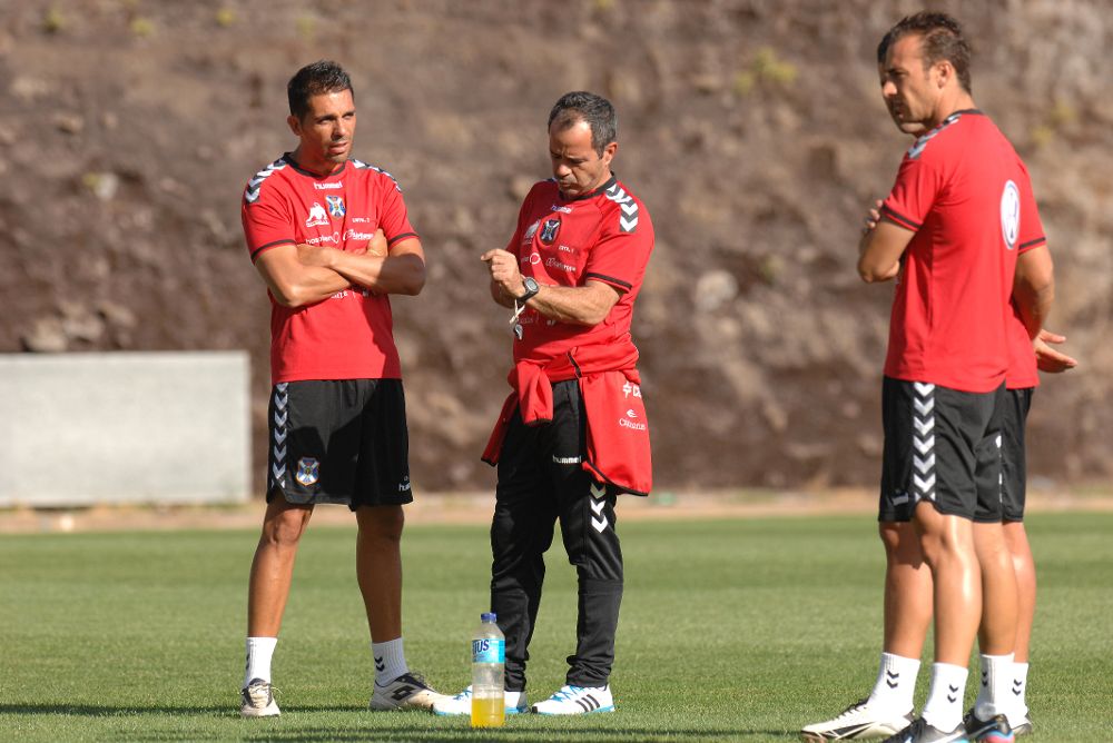 Roberto Perera (izquierda) con Álvaro Cervera, en sus tiempos de entrenador del Tenerife.M. SANTOS