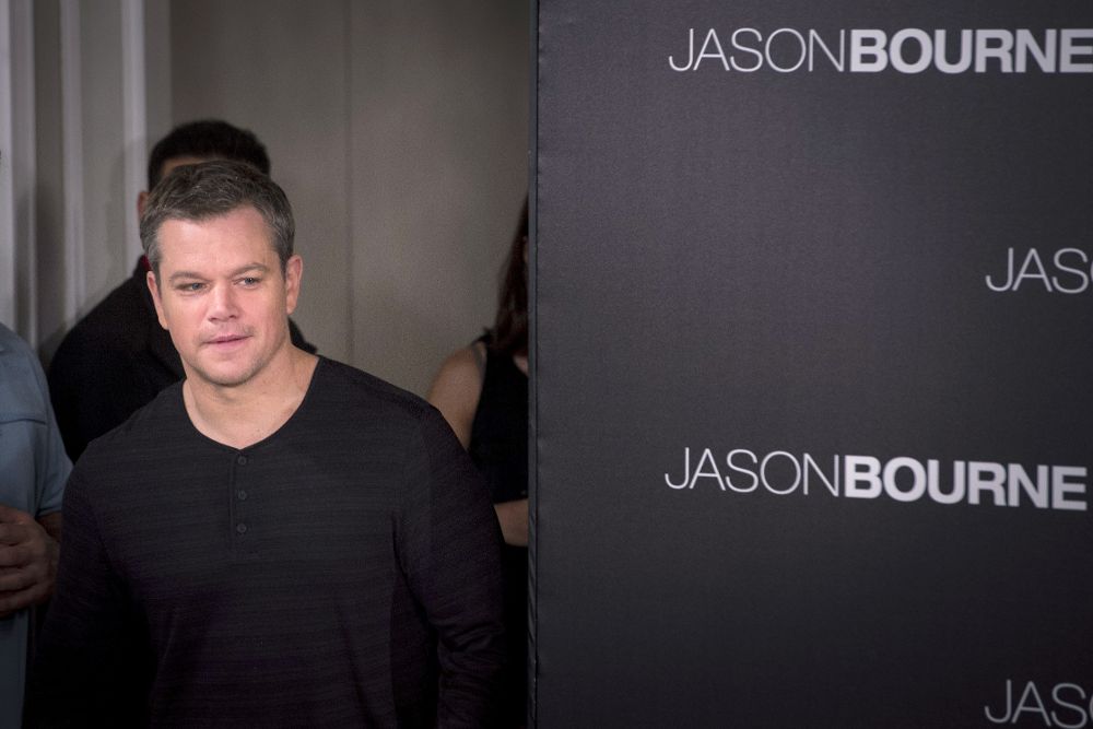 El actor estadounidense Matt Damon posa para los medios durante el photocall de la película 'Jason Bourne', celebrado hoy en un céntrico hotel de la capital.