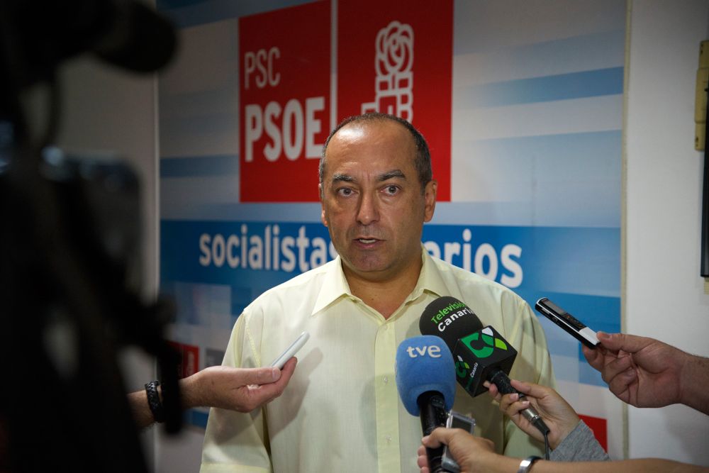 Julio Cruz sale al paso de las acusaciones y los gestos de acercamiento del PP hacia Coalición Canaria durante los últimos días.