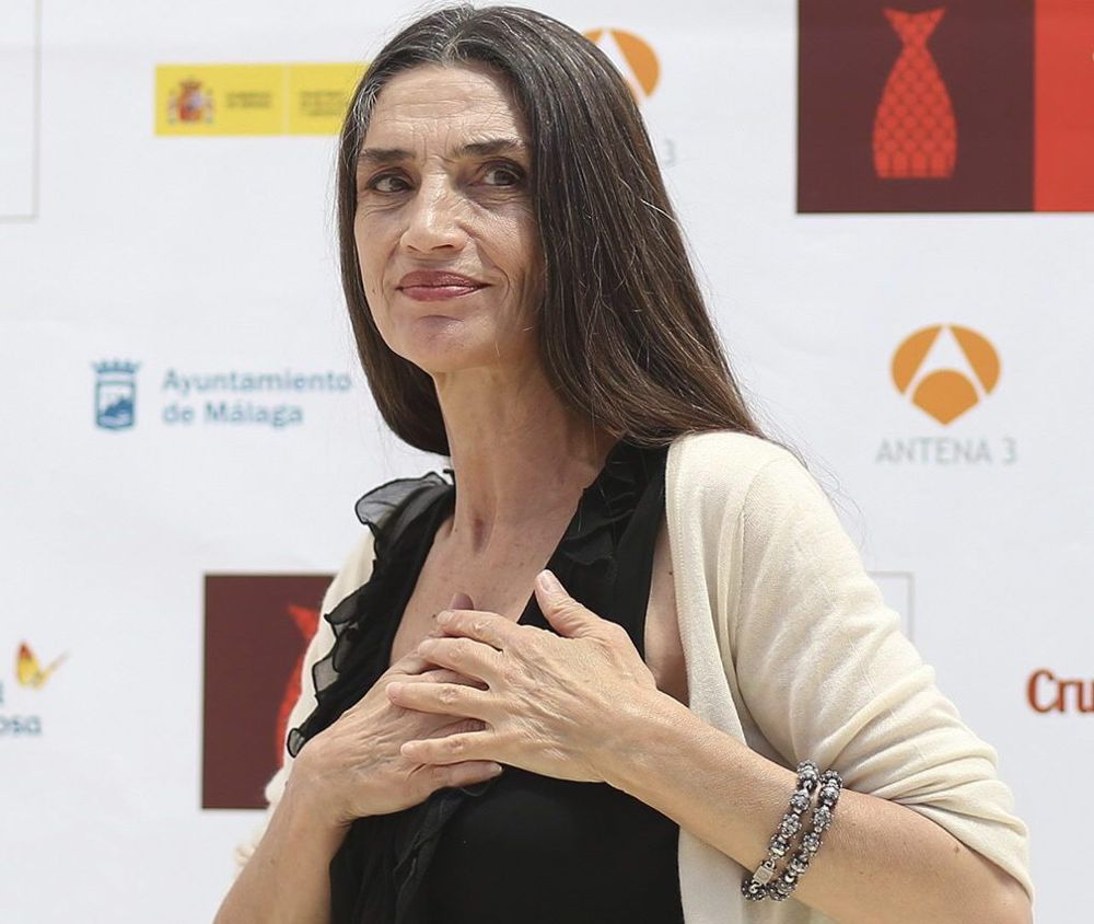 La actriz Ángela Molina hoy durante la sesión de fotos tras presentar la película "Memoria de mis putas tristes", en el marco del XV Festival de Cine Español de Málaga.