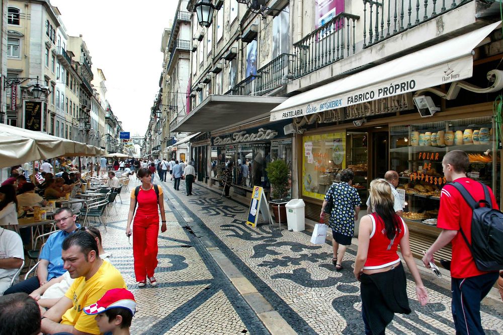 Vista de una calle de Lisboa.