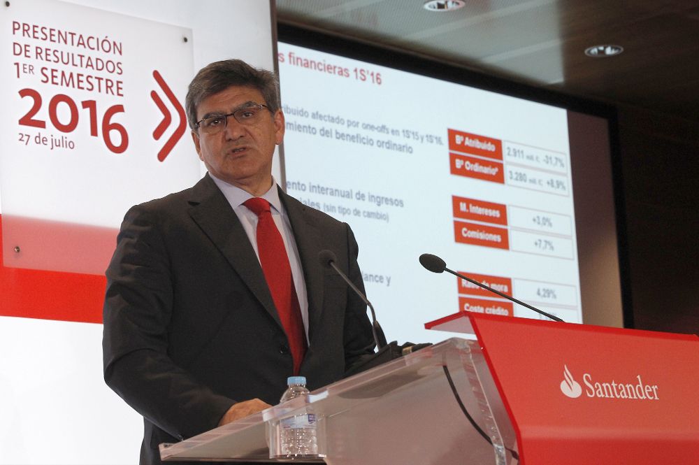 El consejero delegado del Banco Santander, José Antonio Álvarez, durante la presentación de la cuentas de resultados del primer semestre.