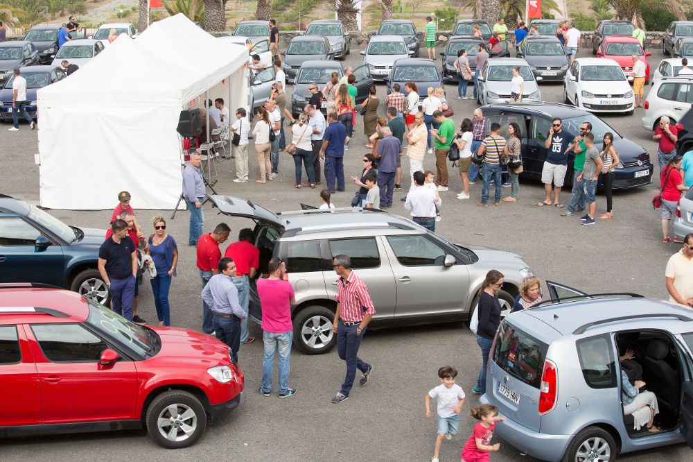Feria de coches de ocasión de una casa de alquiler de vehículos.