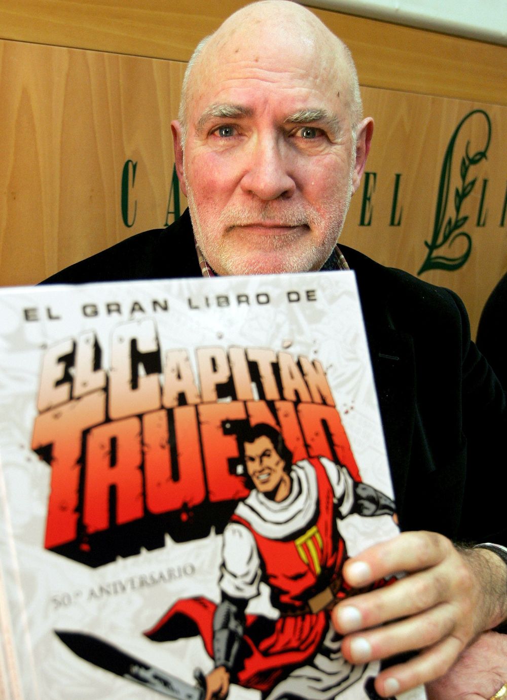 Víctor Mora, creador del célebre cómic "El Capitán Trueno", en 2006.