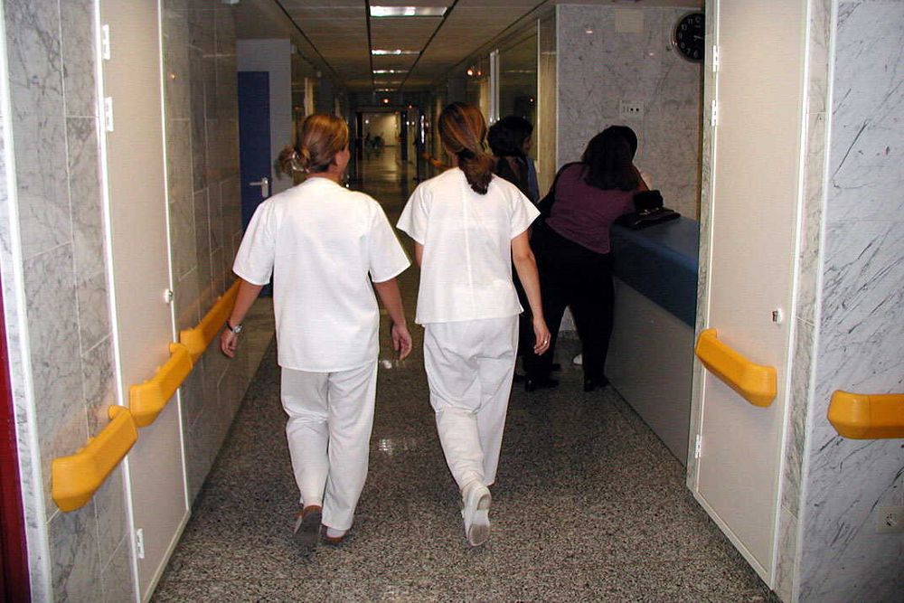 Algunas entradas de las enfermeras en las habitaciones durante la noche se pueden evitar.