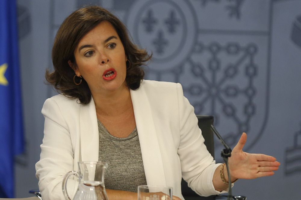 La vicepresidenta del Gobierno en funciones, Soraya Sáenz de Santamaría, durante la rueda de prensa tras la reunión del Consejo de Ministros.