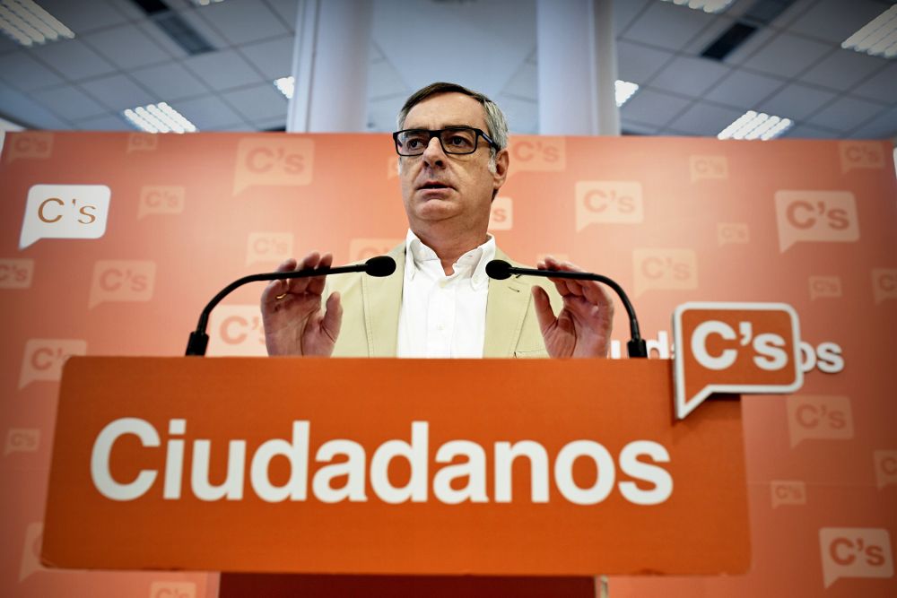 José Manuel Villegas atiende a los medios para hablar sobre el inicio de las negociaciones con el Partido Popular.