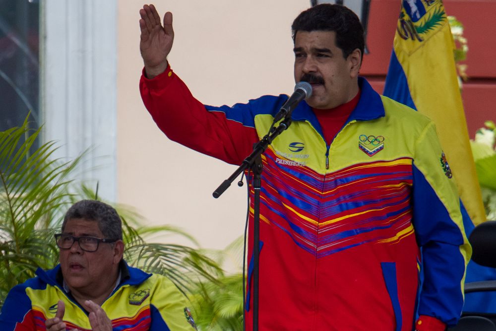 Nicolás Maduro pronuncia un discurso durante una reunión con los medallistas olímpicos.