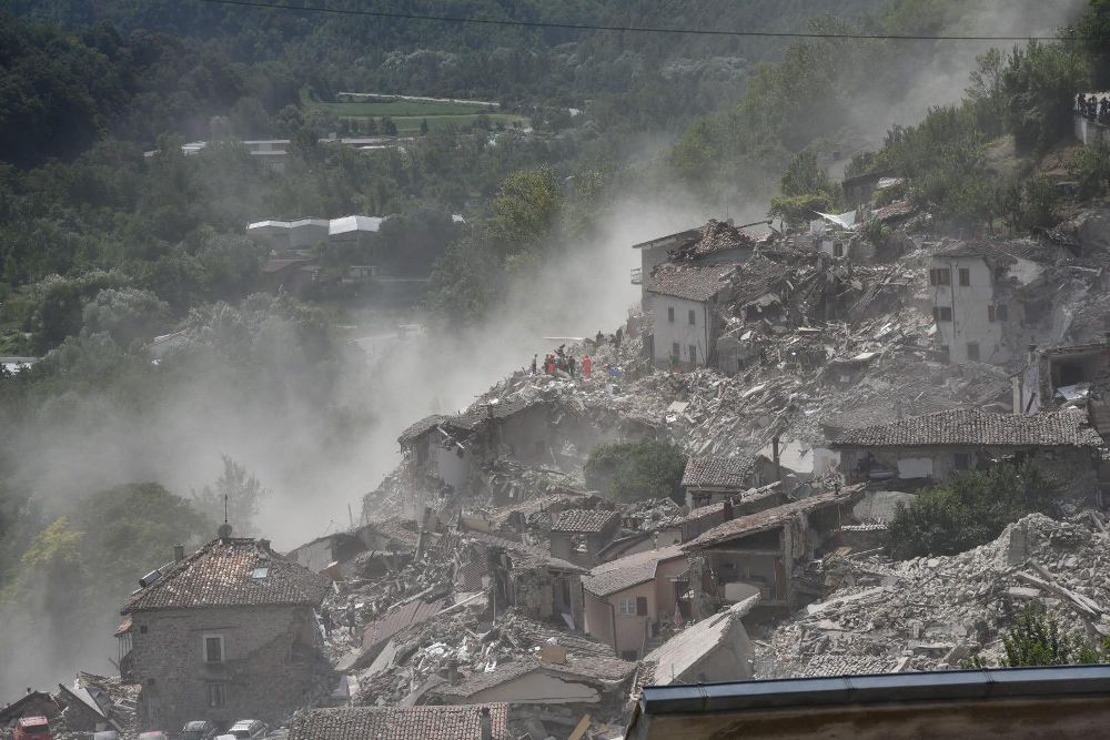 Vista de los destrozos causados por el terremoto en la localidad de Arquata del Tronto, en la provincia de Ascoli Piceno, región de Marche.