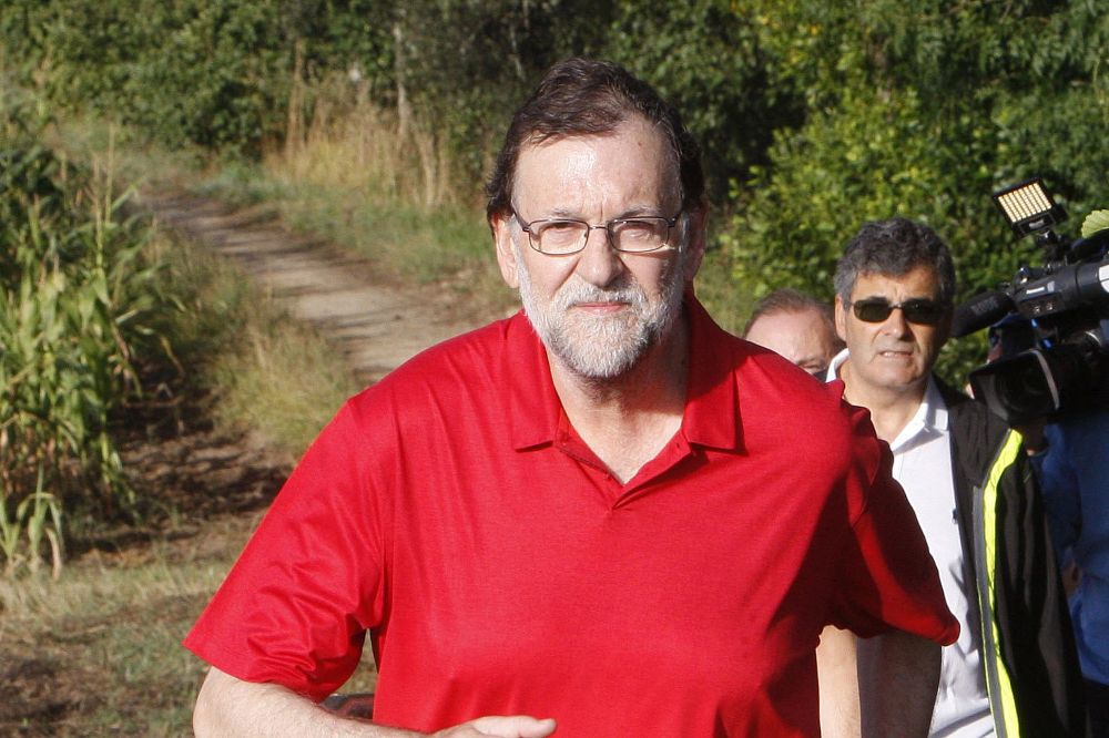 El presidente del Gobierno en funciones, en su recorrido por la ruta del río Umia, situada en el municipio de Ribadumia (Pontevedra).