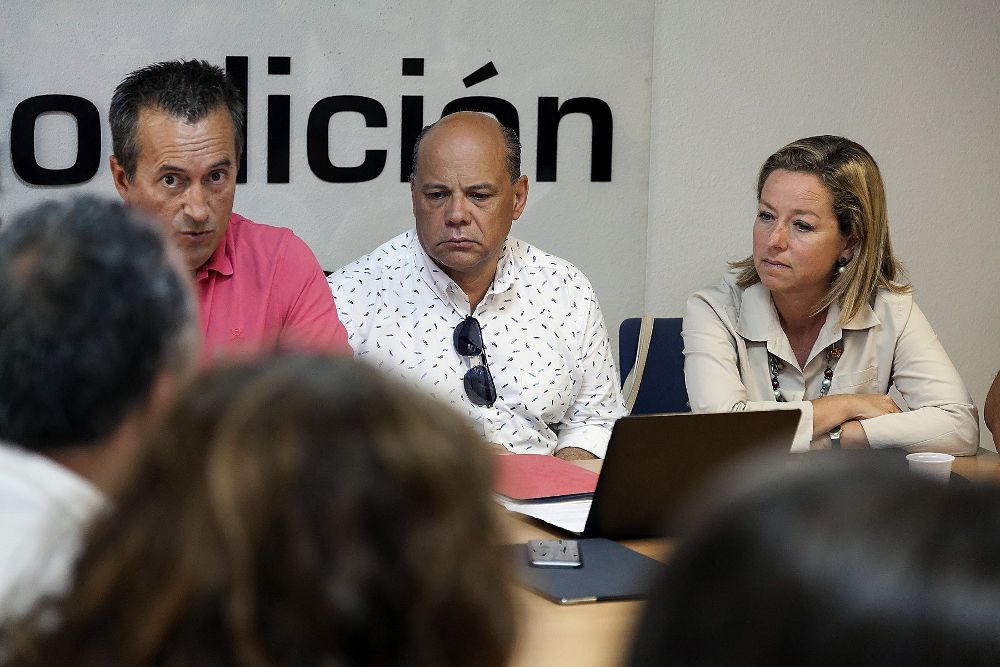 José Miguel Ruano, José Miguel Barragán y Ana Oramas (i-d), durante la reunión hoy del Consejo Político Nacional de Coalición Canaria.