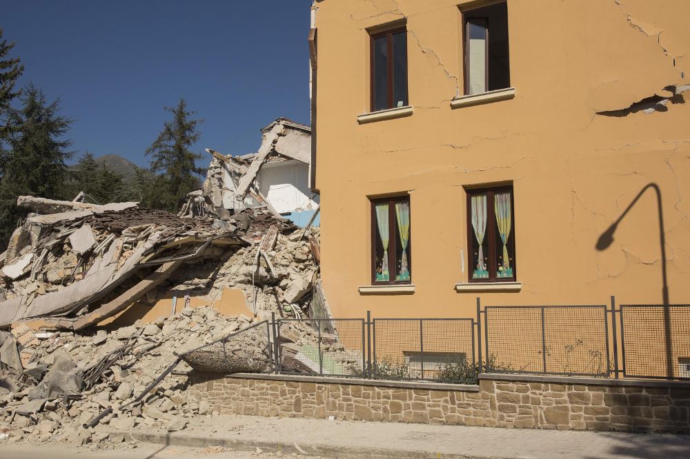 El colegio Romolo Capranica, en Amatrice, parcialmente hundido por el terremoto.