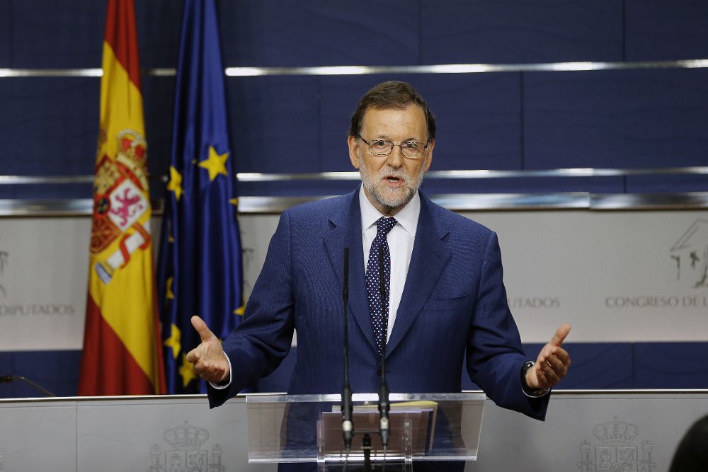 Mariano Rajoy, durante la rueda de prensa que ha ofrecido hoy en el Congreso, tras la reunión que ha mantenido con Pedro Sánchez.