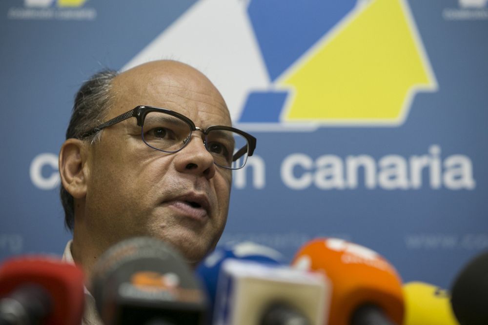 José Miguel Barragán, durante la rueda de prensa que ha ofrecido hoy en Las Palmas, en la que ha confirmado que su partido votará a favor de la investidura de Mariano Rajoy.