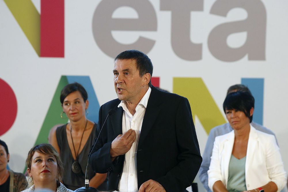 Arnaldo Otegi, durante su intervención en la presentación de la propuesta de su partido, en un acto en San Sebastián.