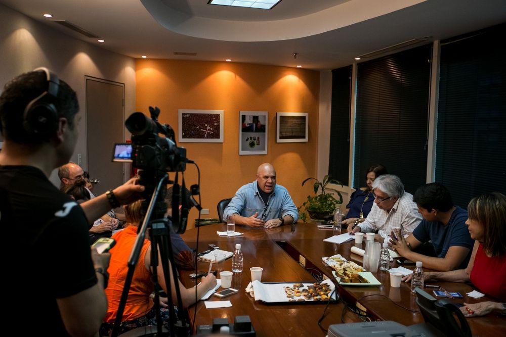 El secretario general de la coalición opositora venezolana Mesa de Unidad Democratica (MUD), Jesus Torrealba, participa de un encuentro con periodistas de medios internacionales.