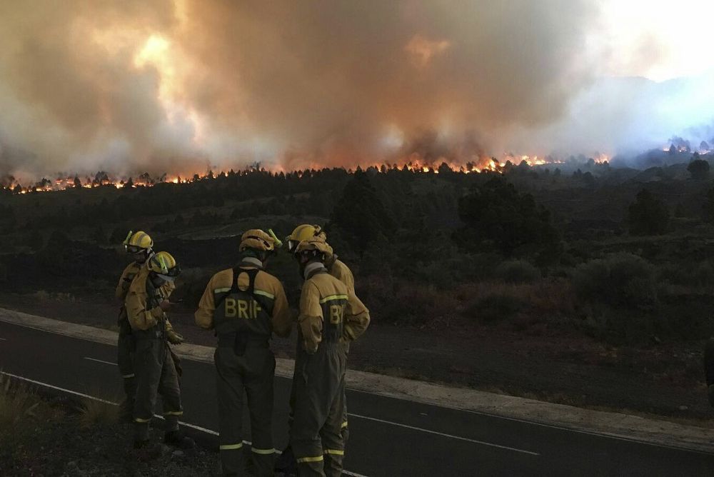 Fotografía facilitada por la Asociación de Trabajadores de las Brigadas de Refuerzo contra Incendios Forestales (BRIF) durante el incendio de La Palma.