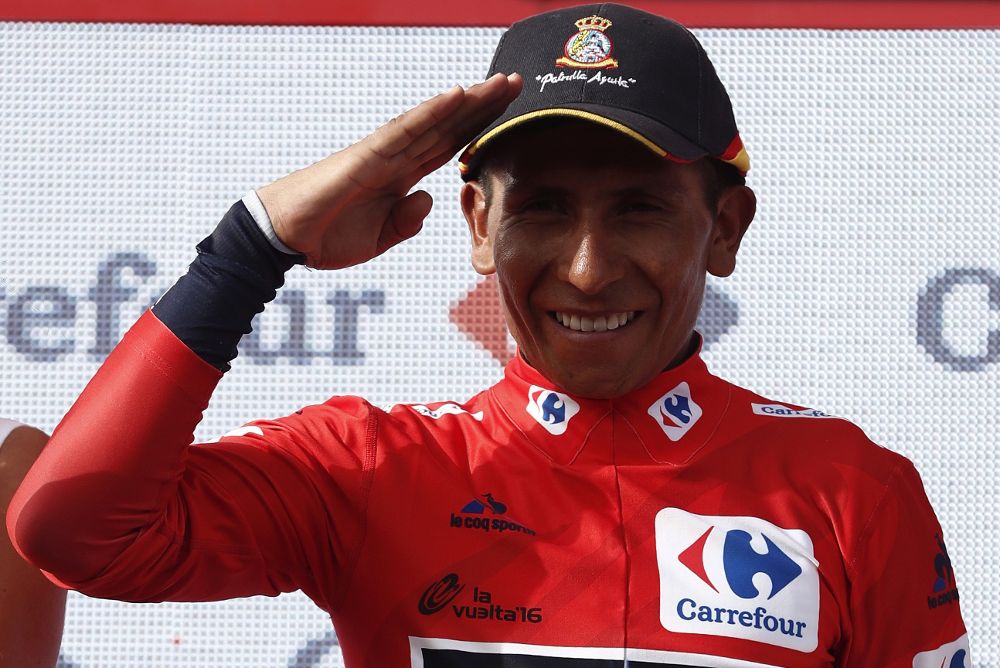 El ciclista colombiano del equipo Movistar, Nairo Quintana en el podium tras proclamarse el vencedor virtual de la Vuelta Ciclista a España .