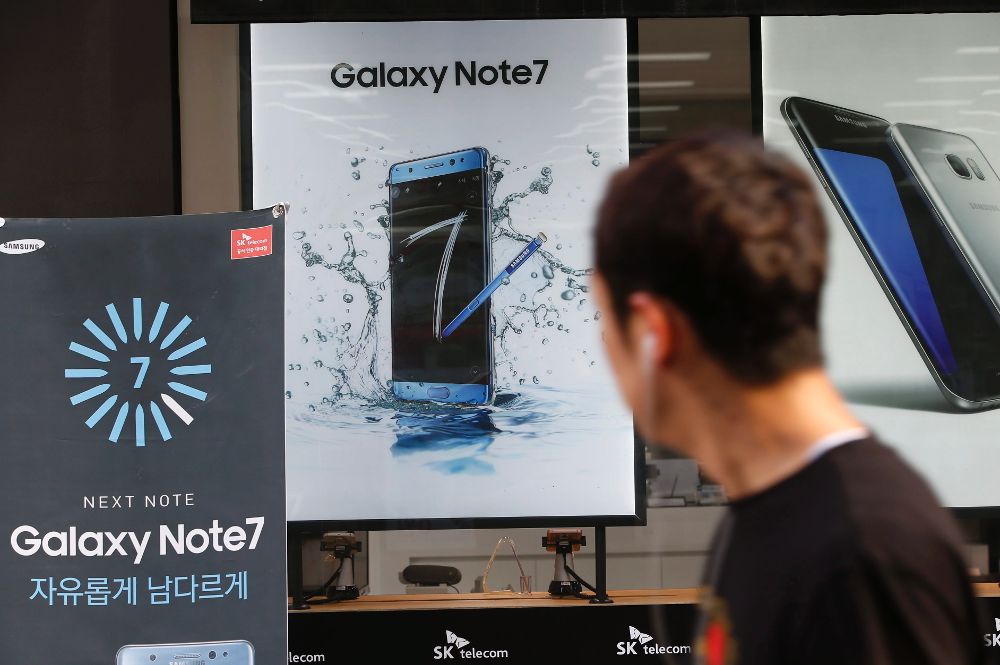 Publicidad del nuevo teléfono móvil Samsung Galaxy Note 7 en una tienda de la marca en Seúl, Corea del Sur.