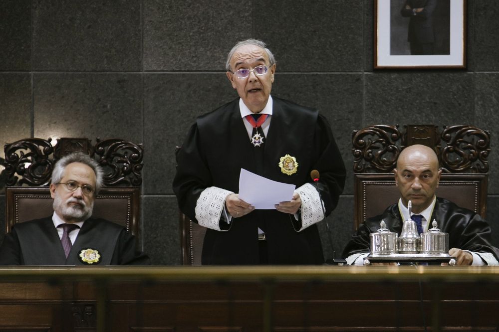 El fiscal general de Canarias, Vicente Garrido (c), durante su intervención en el acto oficial de apertura del año judicial en el archipiélago.