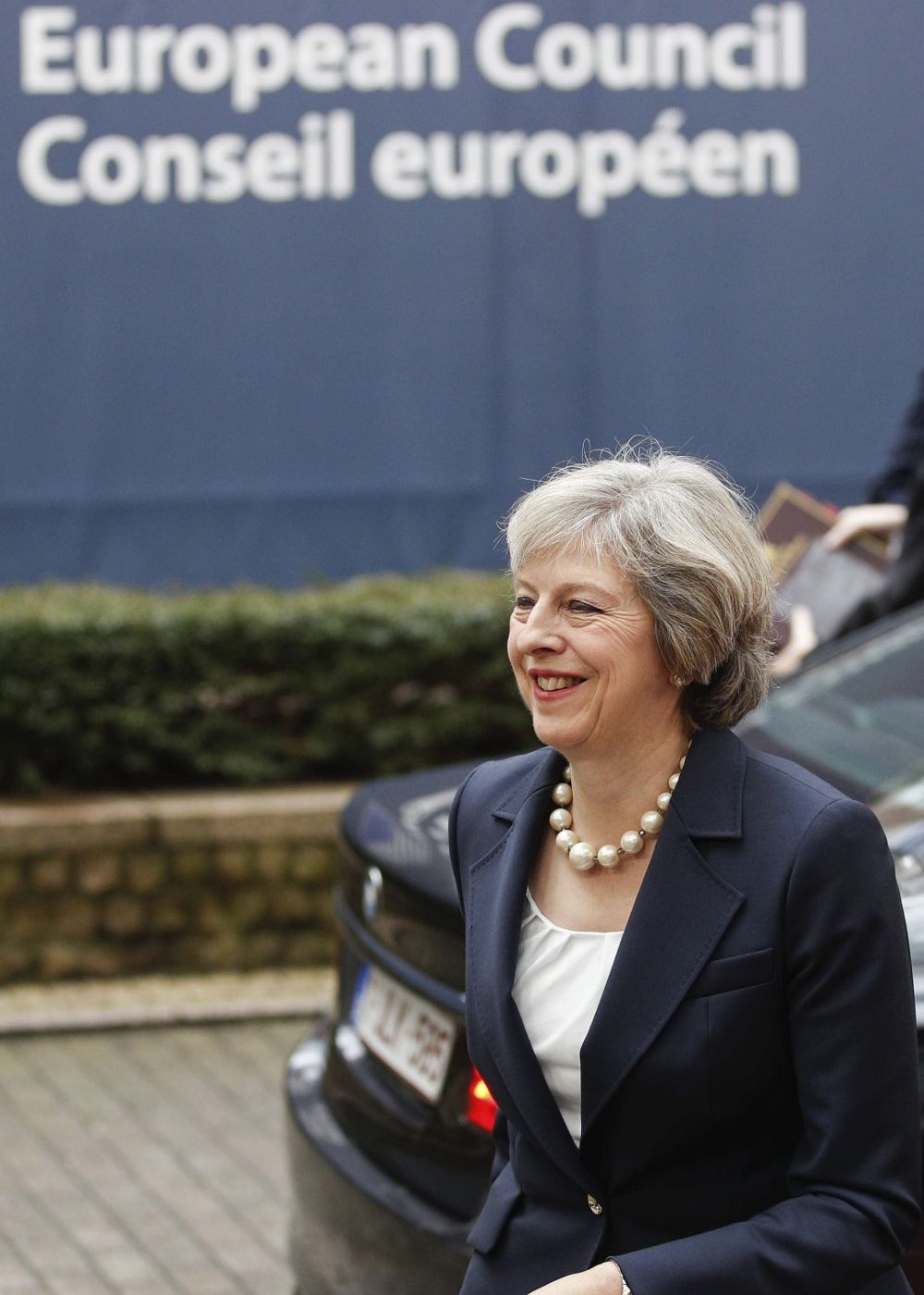 La primera ministra británica llega a la cumbre de la Unión Europea.