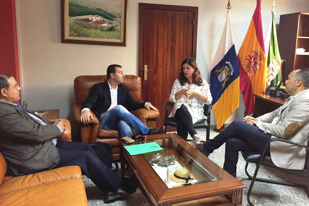 Reunión de Puertos Canarios con los políticos herreños.