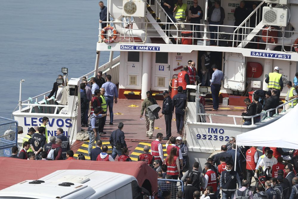 Devolución de refugiados desde Grecia al puerto turco de Dikili, en Izmir.