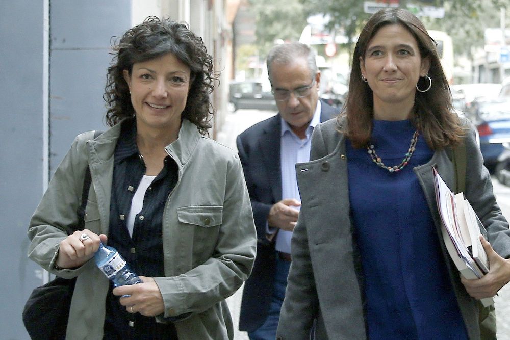 Las dirigentes del PSC, Nuria Parlón (d), y Mónica Lafuente (i), a su llegada a la reunión del Consell Nacional de los socialistas catalanes.