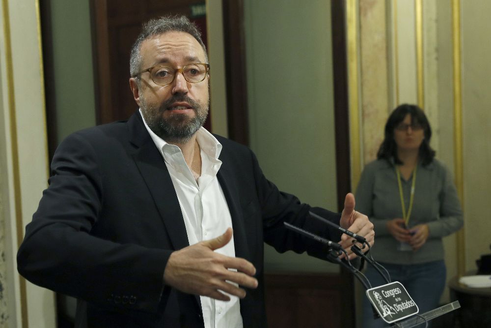 El portavoz de Ciudadanos en el Congreso, Juan Carlos Girauta, comparece ante los medios de comunicación tras el discurso de Mariano Rajoy.