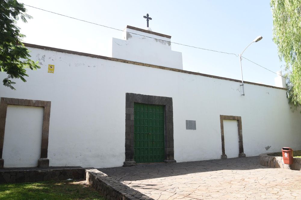 Entrada del cementerio de San Rafael y San Roque.JESÚS ADÁN