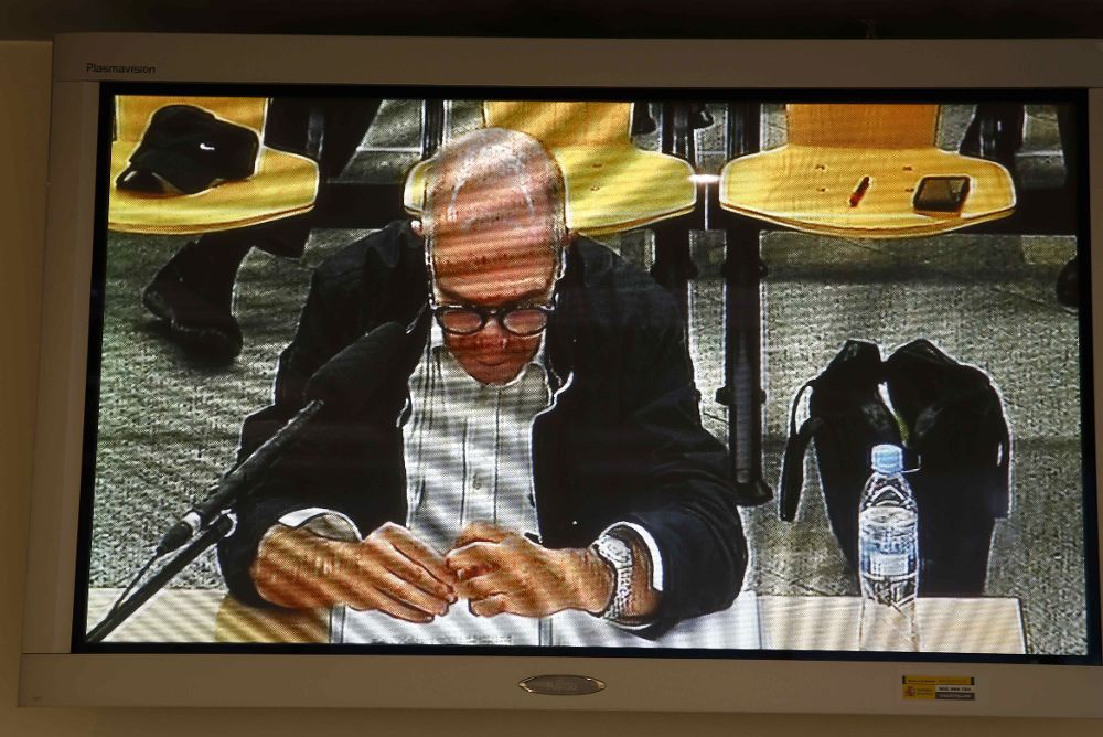 Monitor de la sala de prensa de la Audiencia Nacional en San Fernando de Henares (C. de Madrid) con la declaración del presunto contable de la trama Gürtel, José Luis Izquierdo.