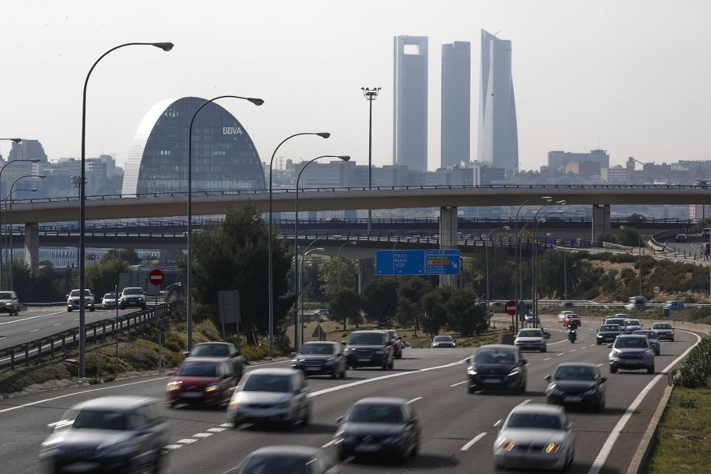 La alta contaminación por dióxido de nitrógeno (NO2) que sufre la ciudad de Madrid ha provocado la activación del protocolo municipal para reducir el tráfico rodado.