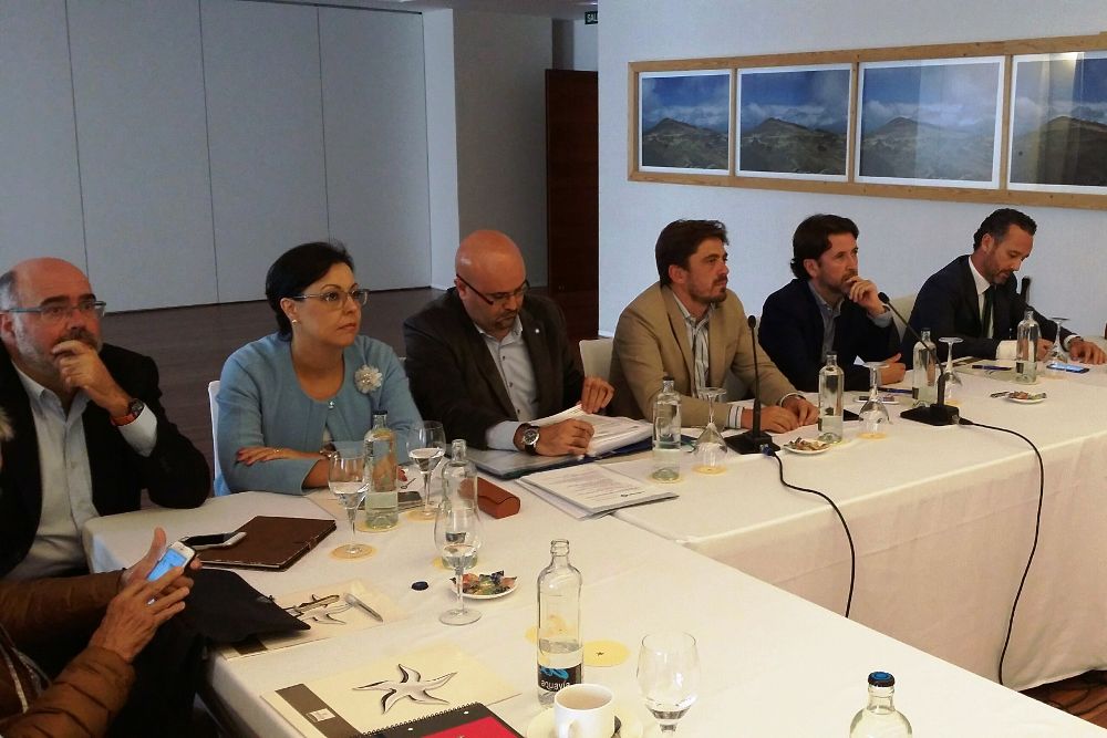Reunión de los dirigentes de Ashotel con el presidente del Cabildo Insular de Tenerife.