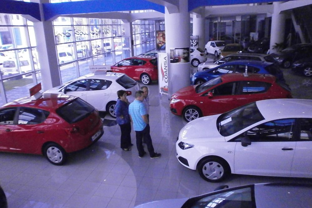 Imagen de archivo de un concesionario de automóviles en Tenerife.
