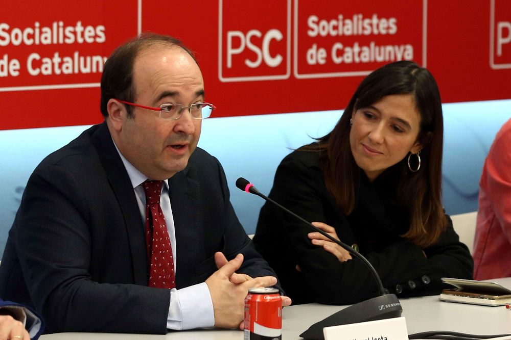 El primer secretario del PSC, Miquel Iceta, y Núria Parlón, que le disputó la candidatura en las primarias del partido.