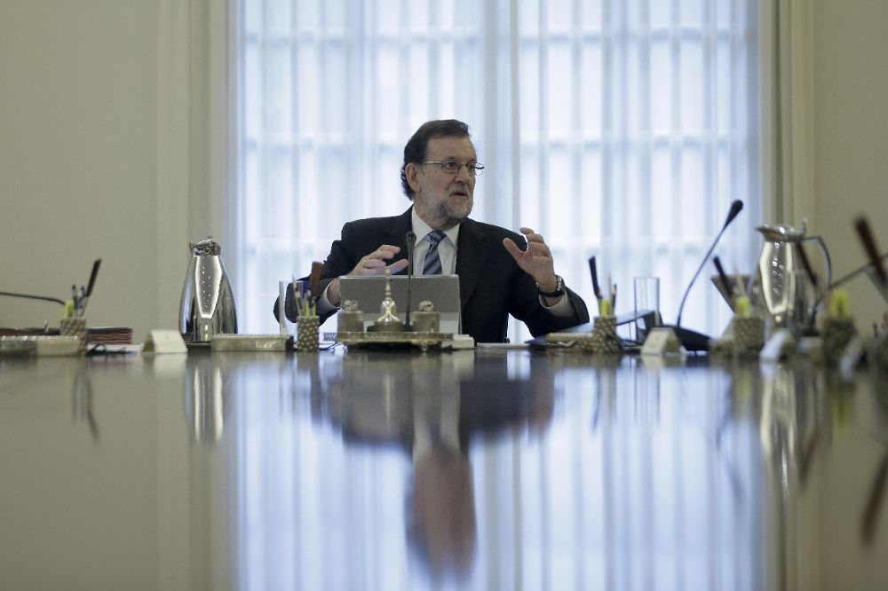 El jefe del Ejecutivo, Mariano Rajoy, durante la primera reunión del Consejo de Ministros de su nuevo Gobierno.