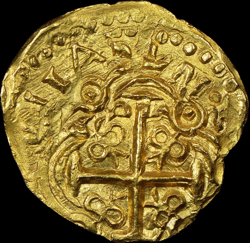 Fotografía cedida del anverso de una moneda de 2 escudos acuñada en oro entre 1694 y 1713 en Colombia.