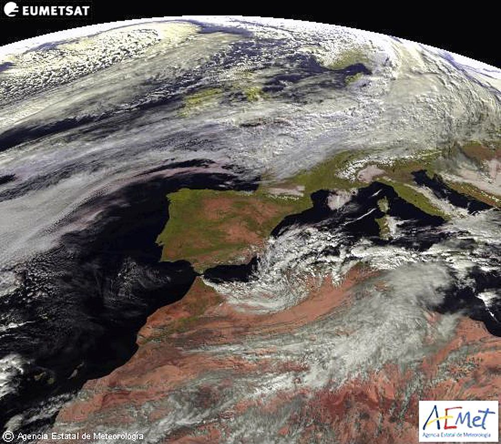 Imagen tomada por el satélite Meteosat para la Agencia Estatal de Meteorología que prevé para hoy, miercoles, ascenso de las temperaturas diurnas en la mitad norte peninsular.
