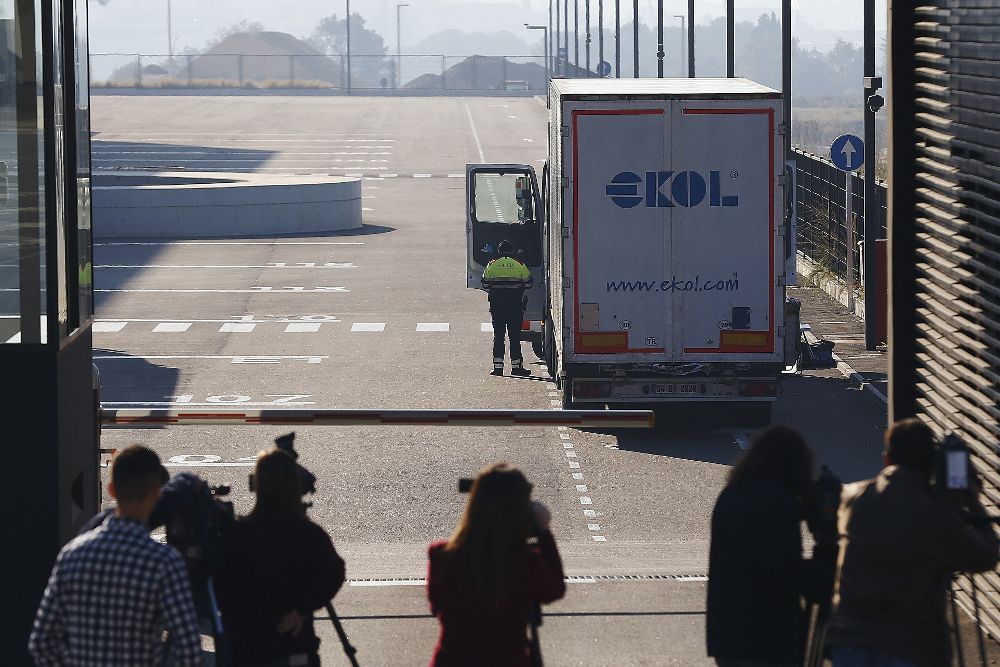Imagen del camión procedente de Turquía en el que esta mañana han sido localizados diez inmigrantes.