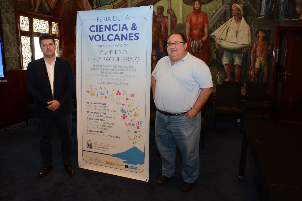 Presentación de la feria. A la derecha, Nemesio Pérez, coordinador cientítifico de Involcán.