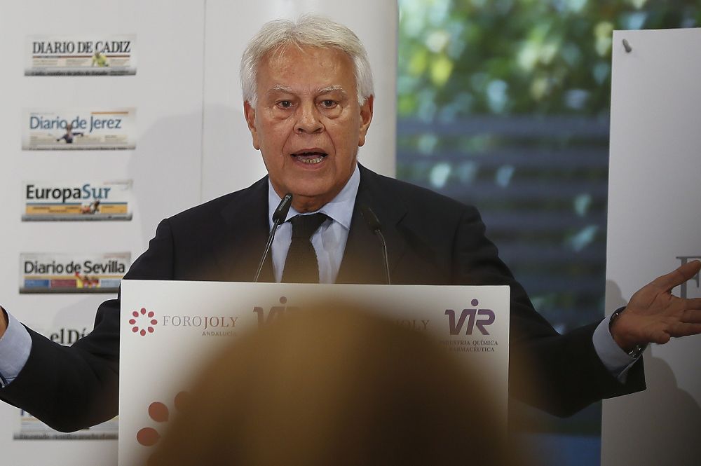 El expresidente del Gobierno Felipe González durante su intervención hoy, en el foro Joly, en Sevilla .