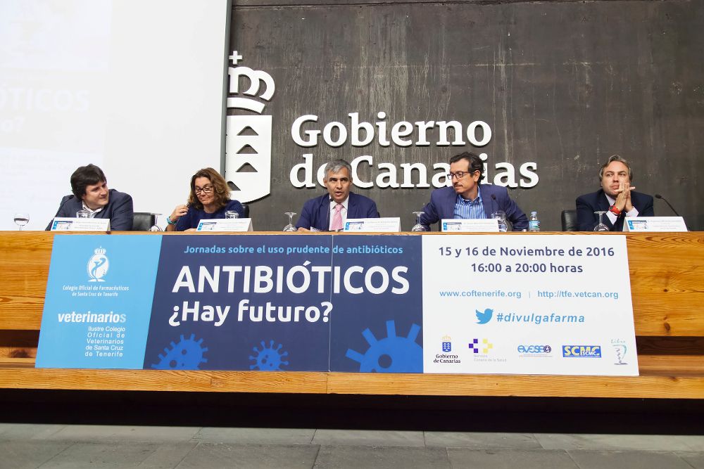 Acto inaugural de las jornadas "Antibióticos, ¿hay futuro?" 