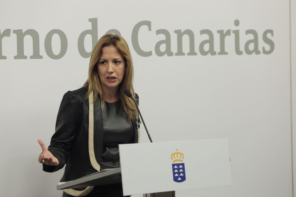 Rosa Dávila informa de los acuerdos del Consejo del Gobierno canario celebrado hoy, lunes.MARÍA PISACA