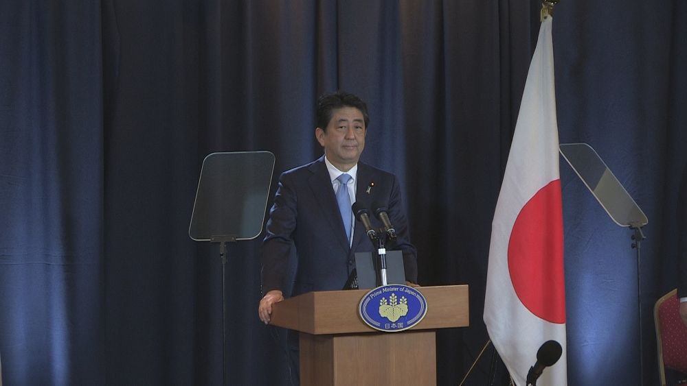 El primer ministro de Japón, Shinzo Abe, habla hoy, lunes 21 de noviembre de 2016, en una rueda de prensa en Buenos Aires (Argentina). 