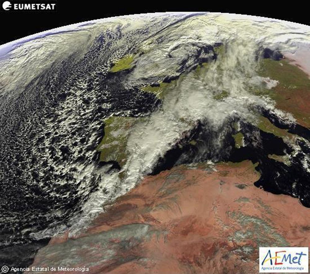 Imagen tomada por el satélite Meteosat para la Agencia Estatal de Meteorología que prevé para mañana, miércoles, bajada de temperaturas y precipitaciones en prácticamente toda la península.