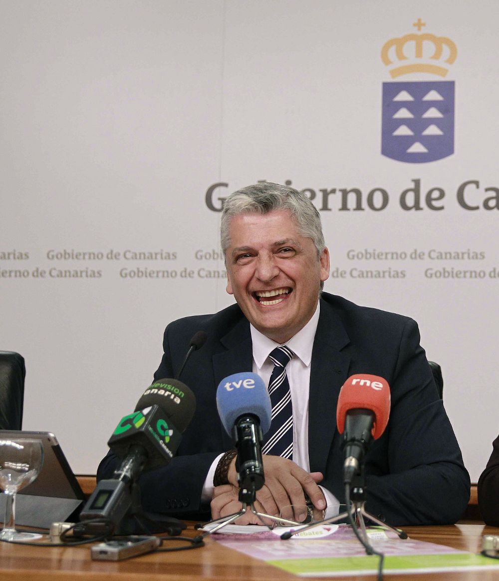 El comisionado Néstor Hernández.